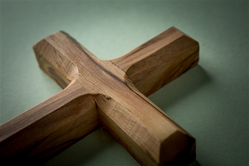 EARTHWOOD FINE WOOD PRODUCTS CC-15 Olive Wood Wall Cross with Knots Brown